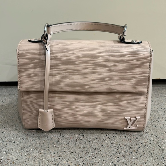 Louis Vuitton Cluny MM - Picture 1 of 4